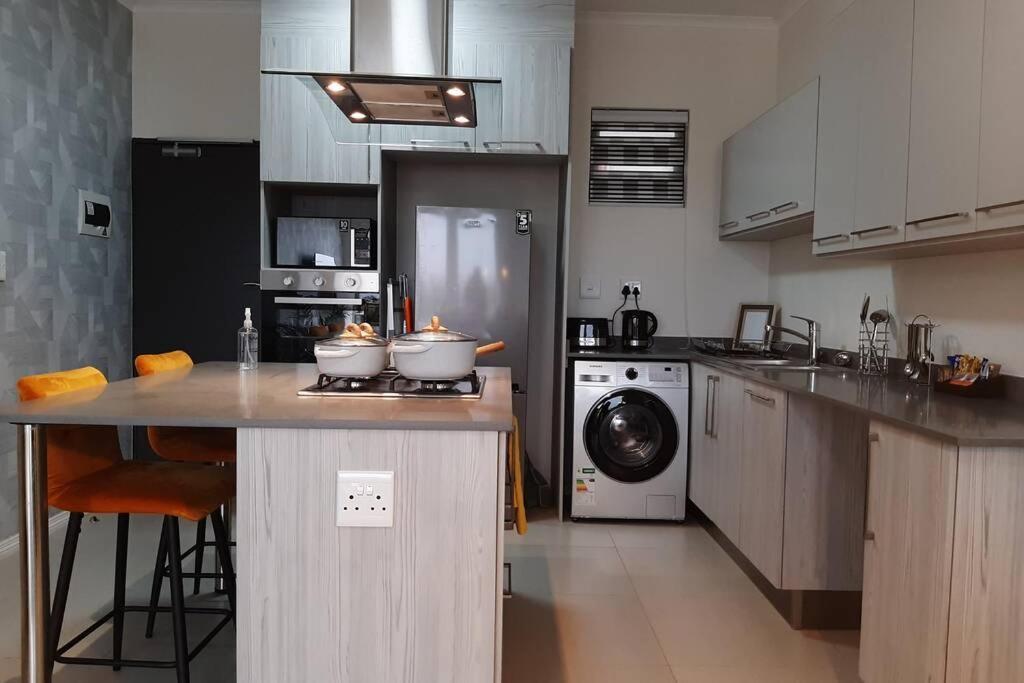Mikeys Place On New: 2Bed2Bath No.1 With Free Wifinetflix 米德兰 外观 照片