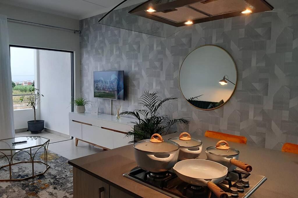 Mikeys Place On New: 2Bed2Bath No.1 With Free Wifinetflix 米德兰 外观 照片