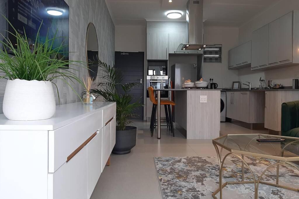 Mikeys Place On New: 2Bed2Bath No.1 With Free Wifinetflix 米德兰 外观 照片